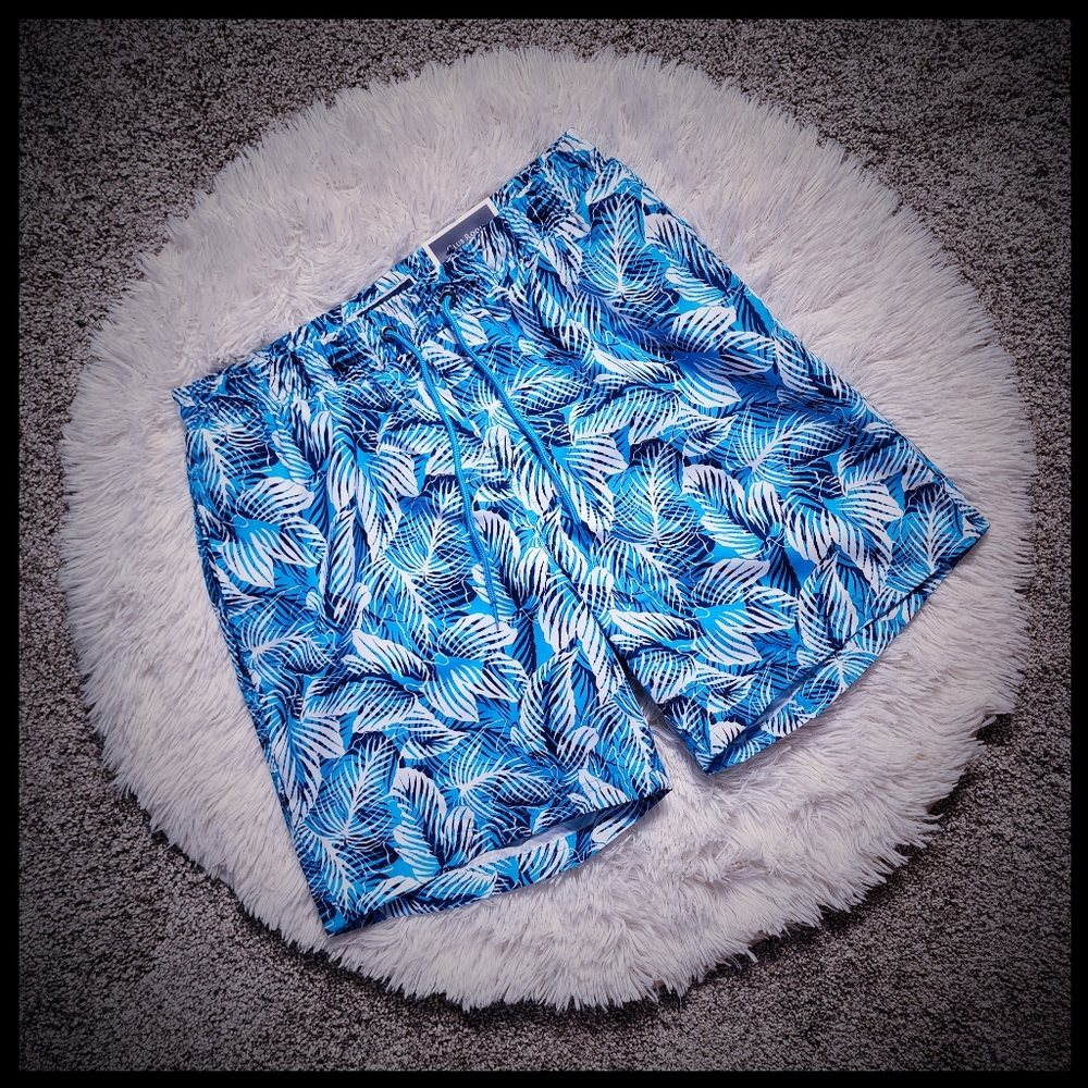 NWT Men's Club Room Blue/White Leaf Pattern Swim Trunks